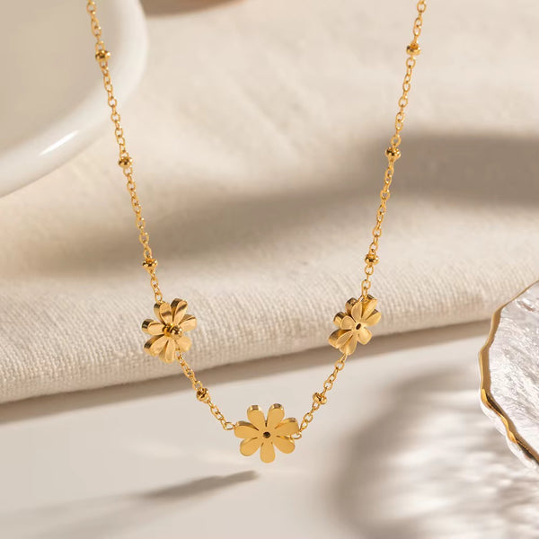 Lolly: Flower Necklace