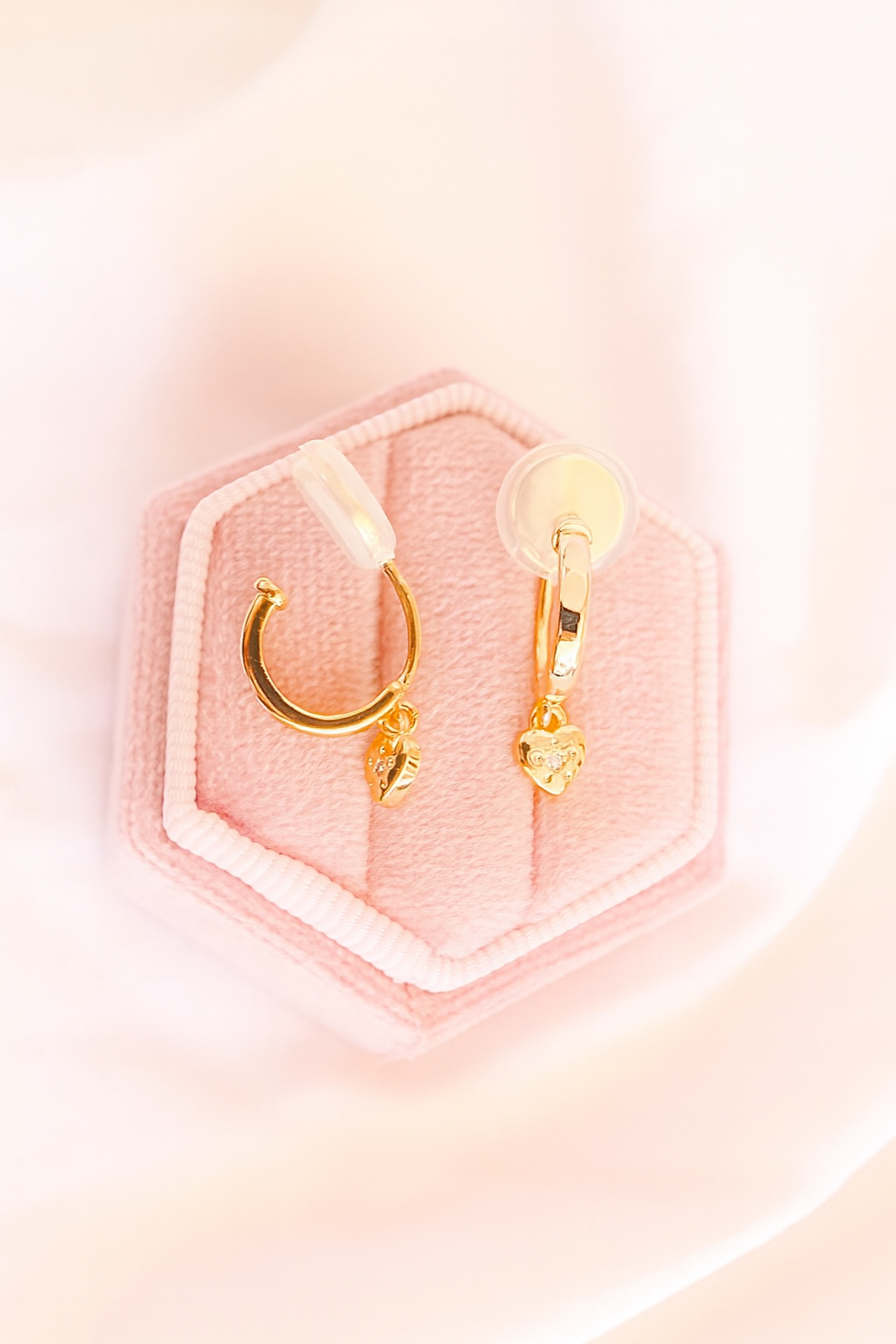 Brooklyn: Gold Press-on, Clip-On Earring