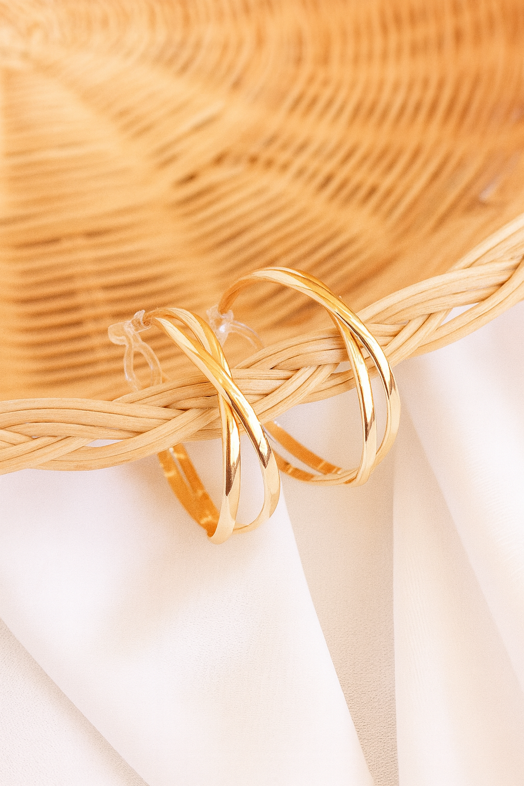 Andie: Gold Clip-On Earring 32mm