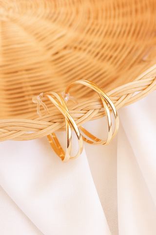 Andie: Gold Clip-On Earring 32mm