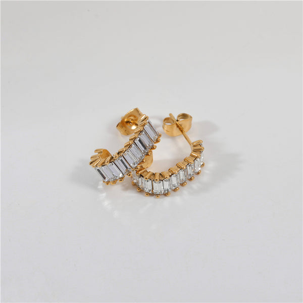 Victoria: Gold Pierced Earrings