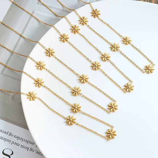 Daisy Flower - Gold Necklace