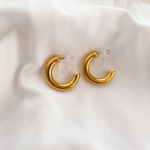 Kelly - 15MM Gold Clip-On Earrings