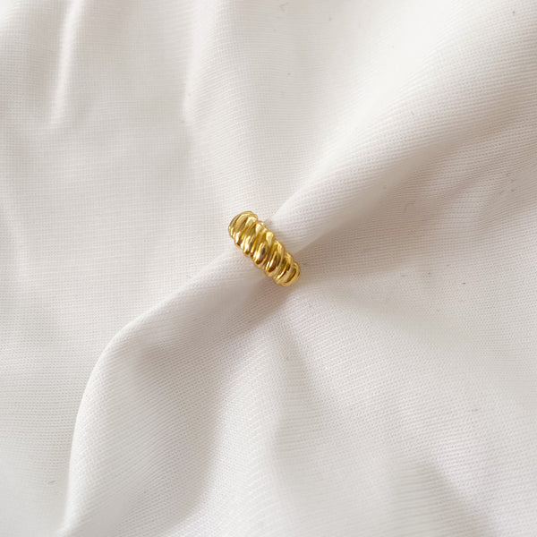 Christina - Gold Ear Cuff