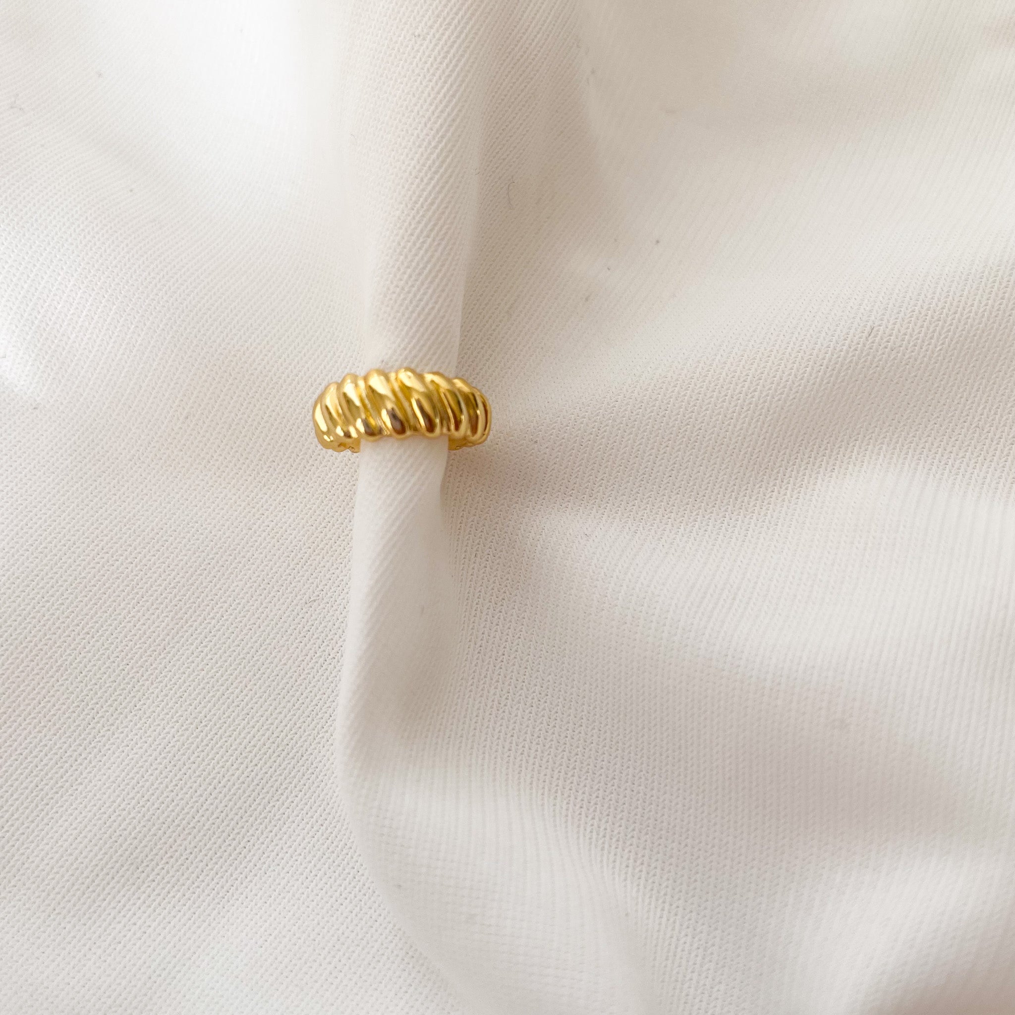 Christina - Gold Ear Cuff