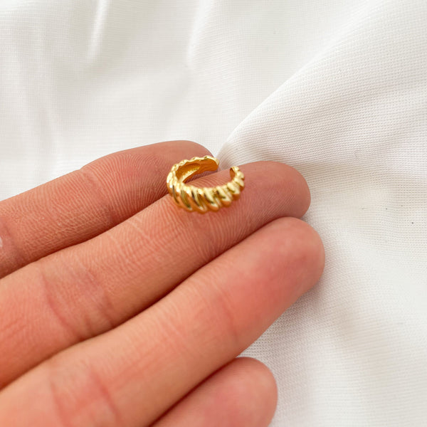 Christina - Gold Ear Cuff