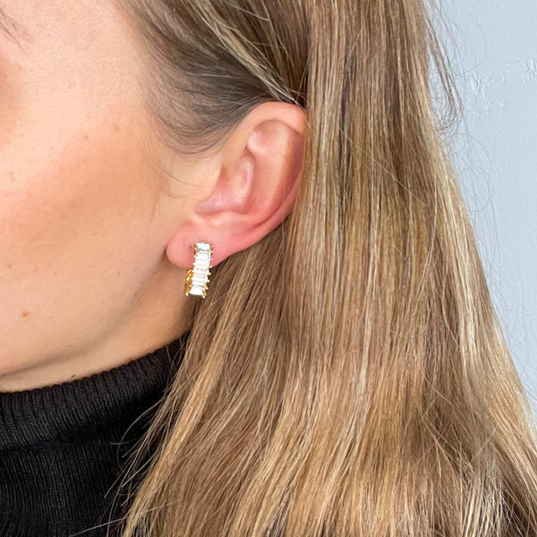 Victoria: Gold Pierced Earrings
