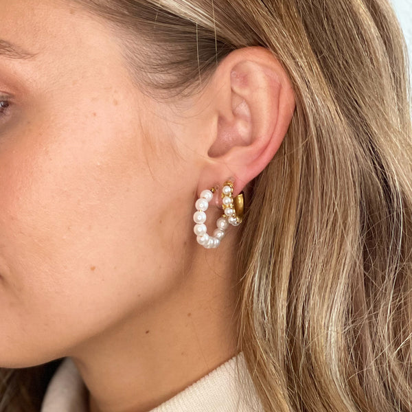 Janae: 15mm Pearl Gold Pierced Earrings