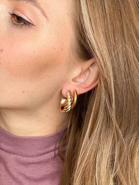 Cindy - 25mm Gold Clip-On Earrings